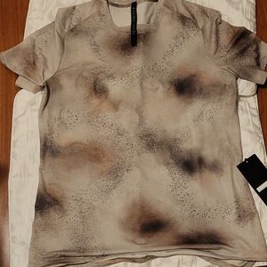 Lululemon 👕 shirt 🆕🆕 size L
